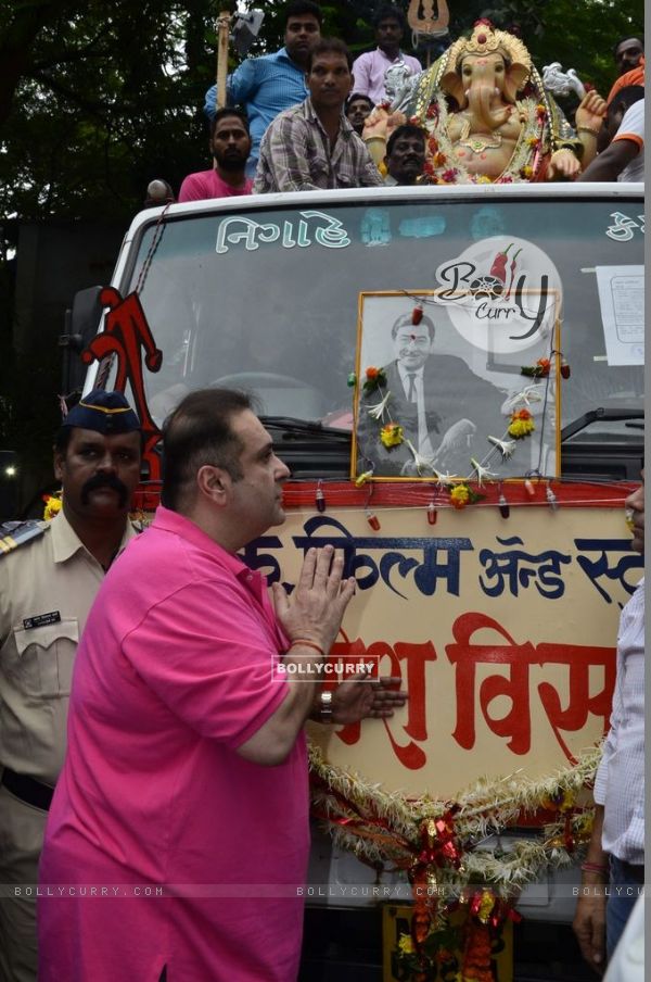 Rajiv Kapoor seeks blessings from Lord Ganesha at the Visarjan of RK Studios