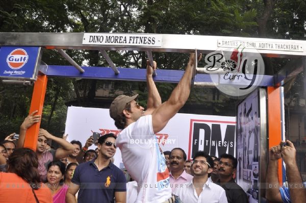 Hrithik Roshan does some pull ups at the Launch of DM Fitness