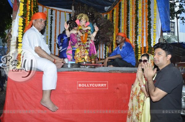 Bhushan Kumar and Divya Khosla seek blessings from Ganpati Bappa