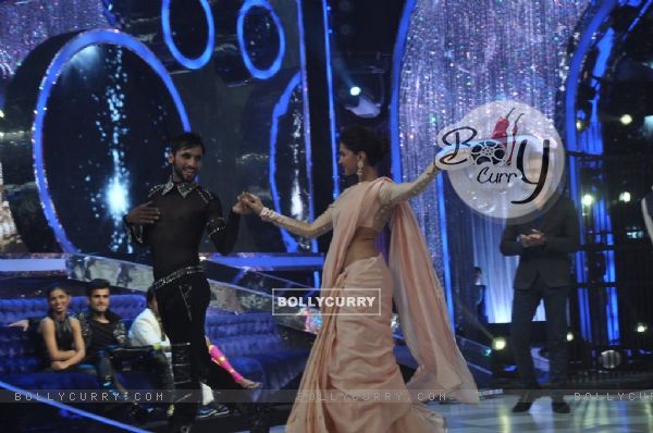 Promotions of Finding Fanny on Jhalak Dikhla Jaa Season 7