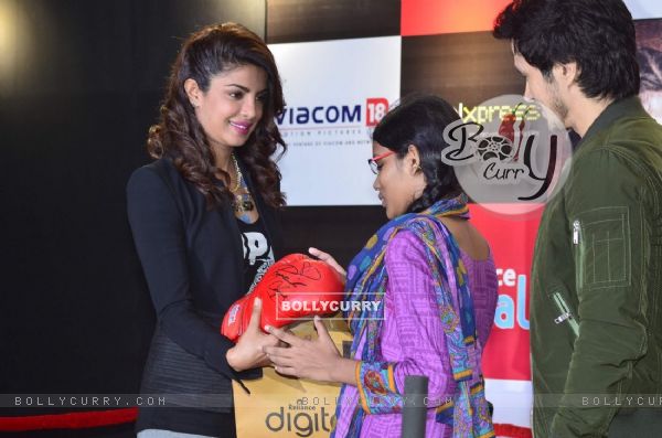 Priyanka Chopra gifts a boxing glove to a fan at the Promotions of Mary Kom at Reliance Outlet (336832)