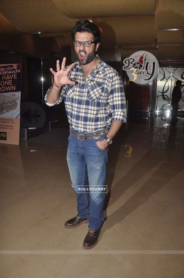 Harman Baweja makes a funky pose for the camera at the Special Screening of Creature 3D (337041)