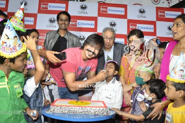 Vivek Oberoi feeds his Birthday cake to a kid