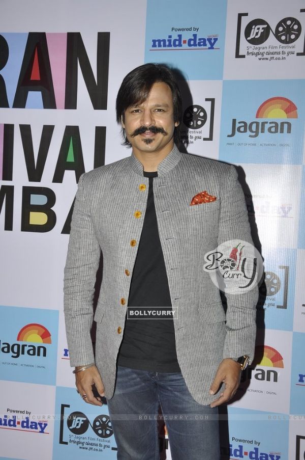 Vivek Oberoi poses for the media at 5th Jagran Film Festival Mumbai