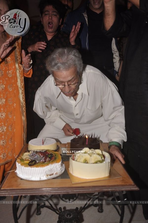 Rajkumar Kohli cutting his Birthday Cake
