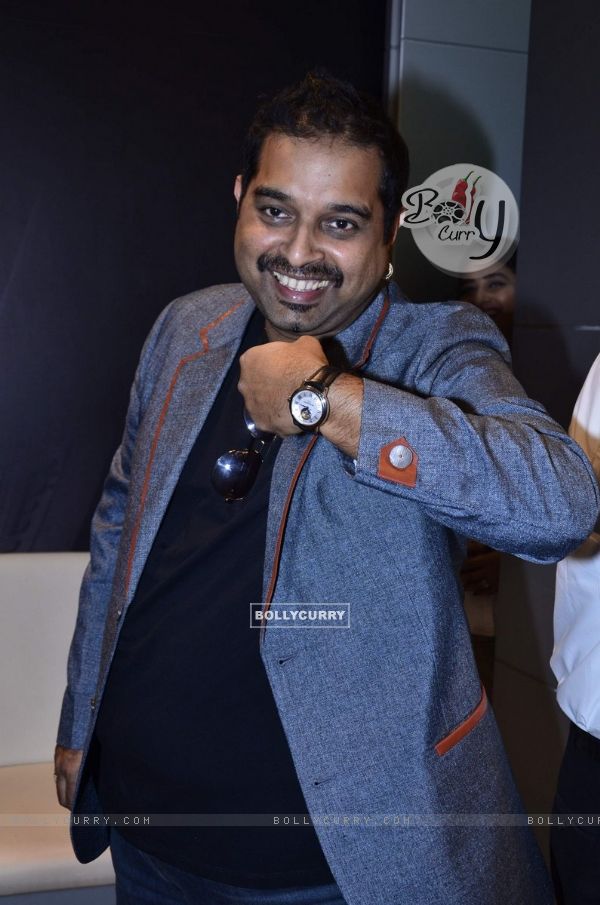 Shankar Mahadevan pose with a watch at the Launch of Raymond Weil Store