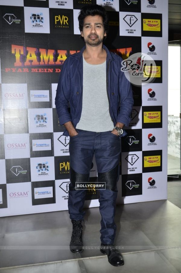 Nikhil Dwivedi poses for the media at the Promotions of Tamanchey (337616)