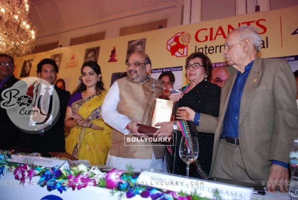 Helen being felicitated at Giant Awards in Trident