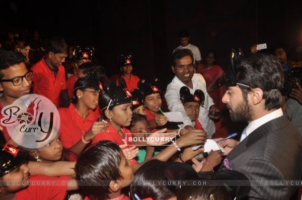 Fawad Khan signs autographs for young fans at the Special Screening of Khoobsurat for Kids (337934)