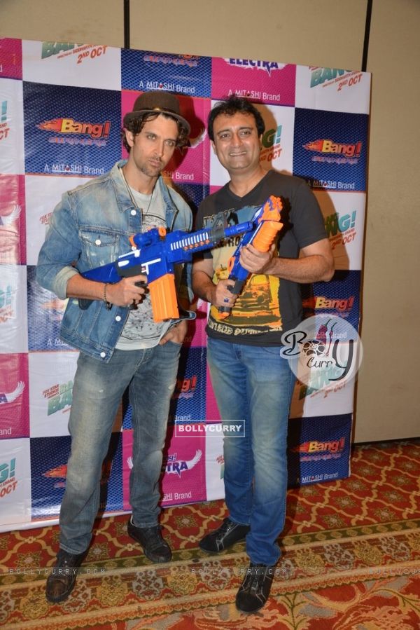 Hrithik Roshan and Siddharth Anand pose with Mitashi Bang Bang Toy Guns