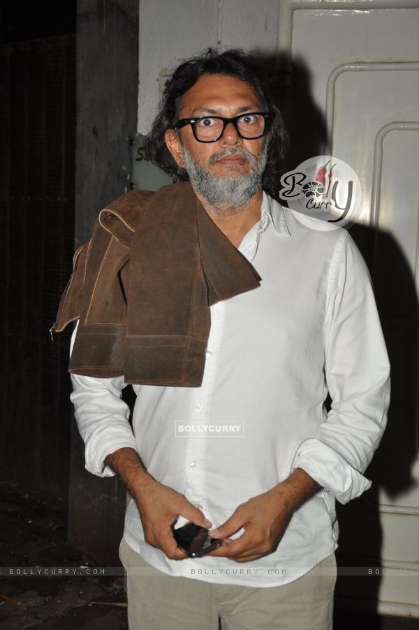 Rakesh Omprakash Mehra poses for the media at the Completion Bash of Dil Dhadakne Do (338290)