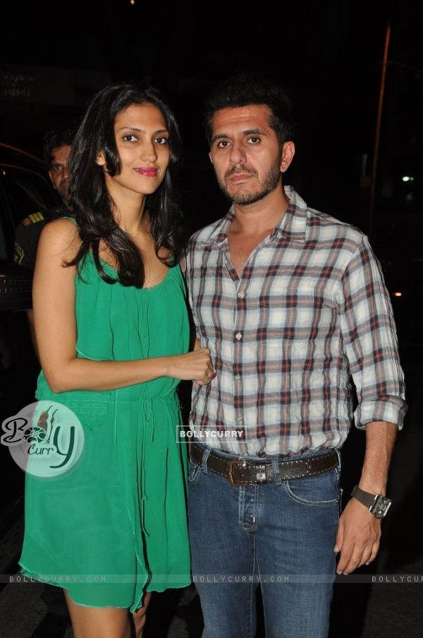 Ritesh Sidhwani poses with wife at the Completion Bash of Dil Dhadakne Do (338292)