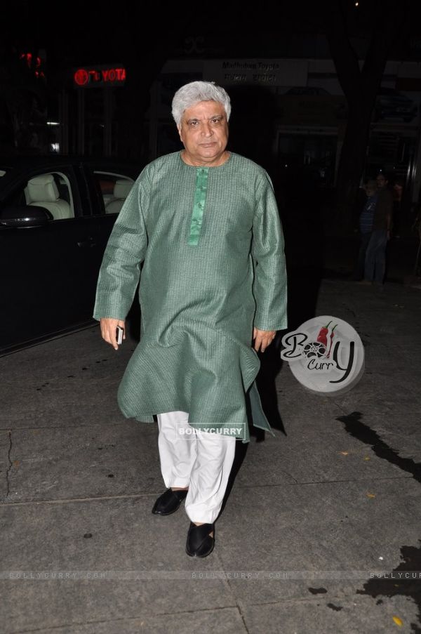 Javed Akhtar poses for the media at the Completion Bash of Dil Dhadakne Do (338293)