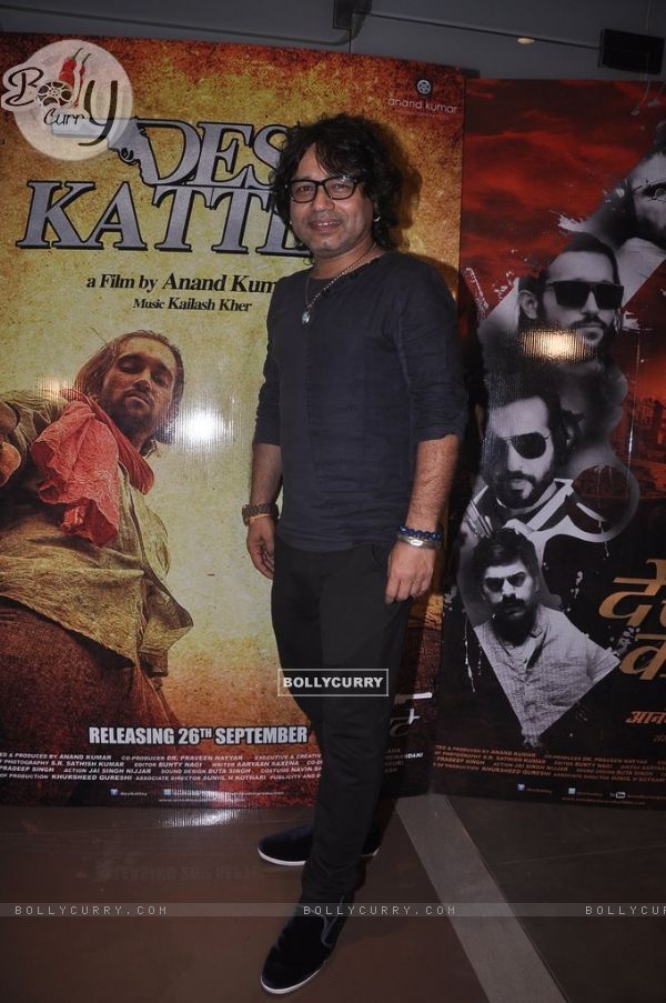Kailash Kher poses for the media at the Premier of Desi Kattey