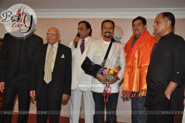 Gulshan Grover felicitated with a floral boquet at the bash