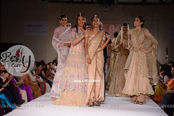 Sonakshi Sinha walks the ramp with Models at Sahachari Foundations Show for Tarun Tahiliani