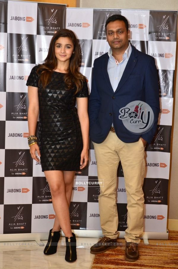 Alia Bhatt poses with the organiser for Jabong