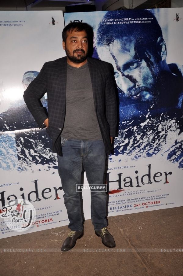 Anurag Kashyap poses for the media at the Special Screening of Haider (339191)