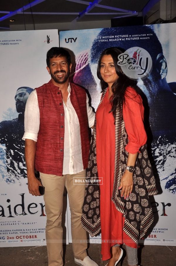 Kabir Khan poses with wife Mini Mathur at the Special Screening of Haider (339203)