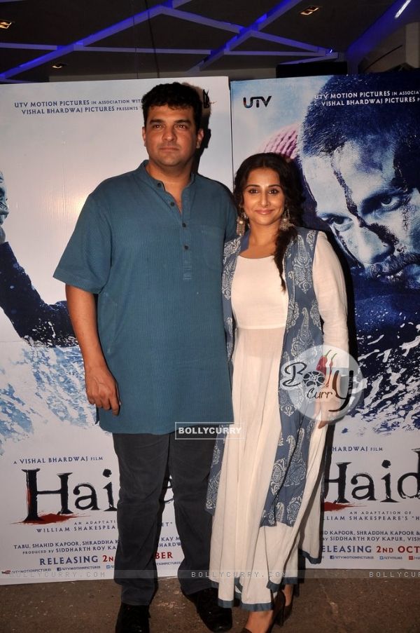 Siddharth Roy Kapoor and Vidya Balan pose for the media at the Special Screening of Haider (339206)