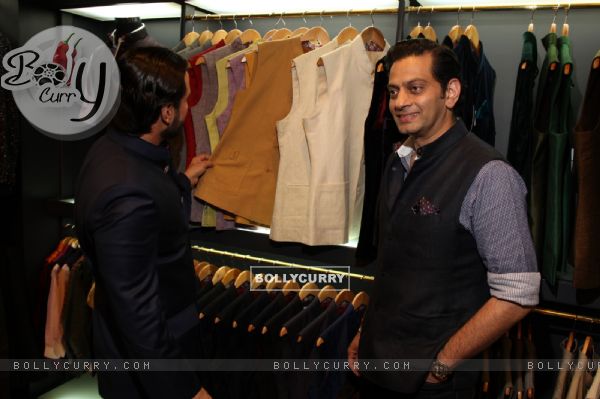 Saif Ali Khan Unveils Raghavendra Rathore's Men's Jewellery at his New Bandra Store