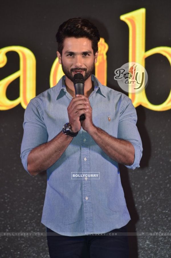 Shahid Kapoor adressing the audience at the Book Launch of Haider, Omkara and Maqbool