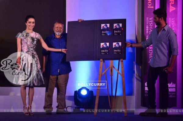 Shahid Kapoor, Shraddha Kapoor and Pankaj Kapoor Launch the book of Haider (339380)