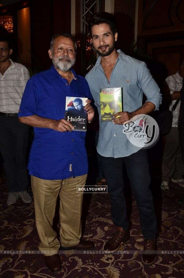 Pankaj Kapoor and Shahid Kapoor at the Book Launch of Haider, Omkara and Maqbool (339384)