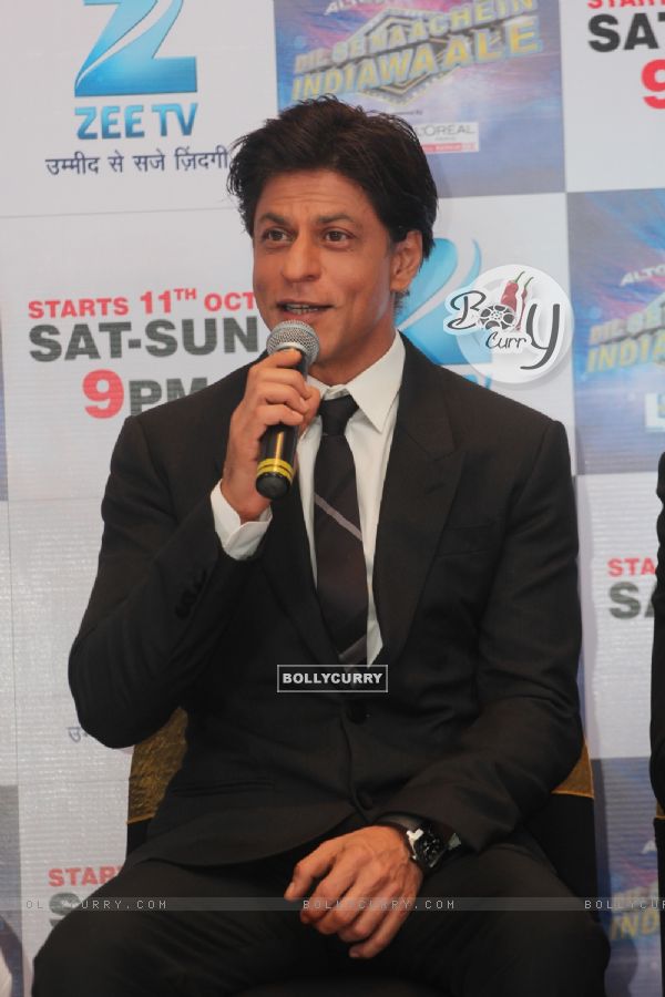 Shah Rukh Khan addresses the media at the Dil Se Naache Indiawaale Launch