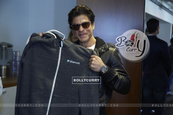 Shah Rukh Khan poses for the media at Twitter Headquarters (339632)