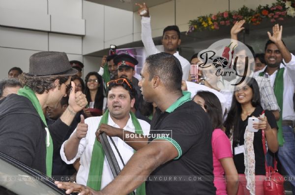 Hrithik Roshan bids goodbye to the students of Whistling Woods