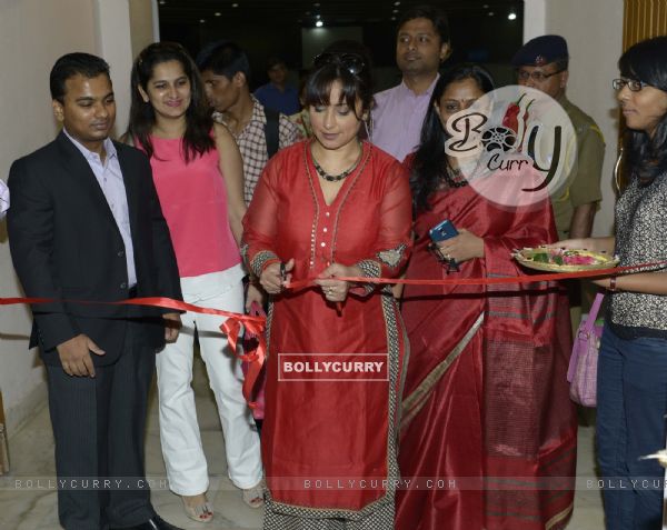 Divya Dutta Inaugurates The Society Collection Mumbai 2014