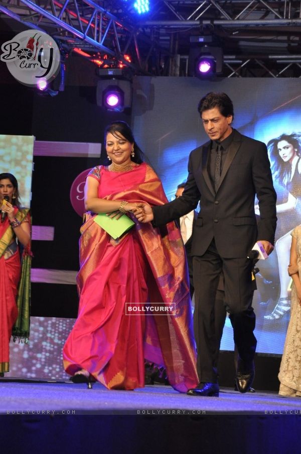 Shah Rukh Khan walks the ramp at the Palam Silks, Happy New Year Event