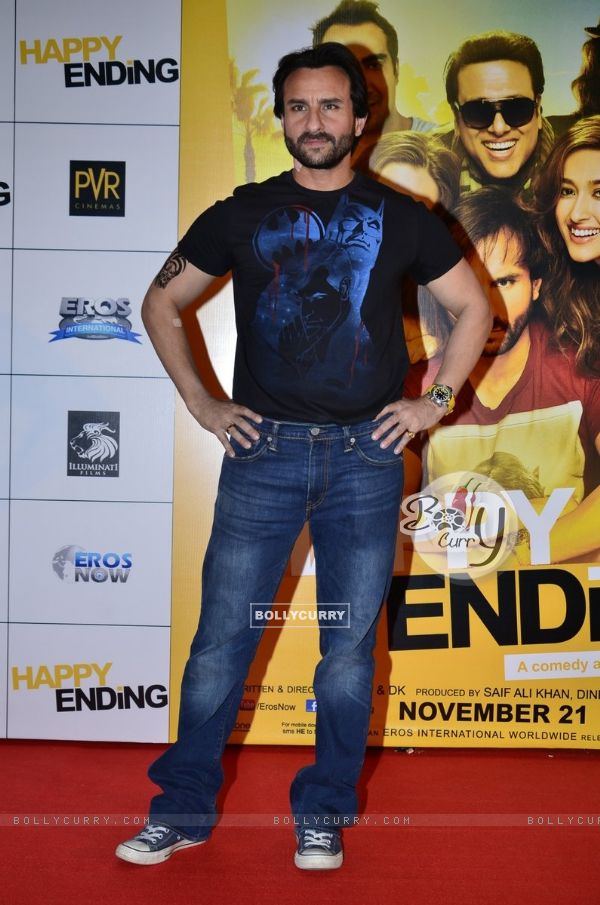 Saif Ali Khan poses for the media at the Trailer Launch of Happy Ending (340462)