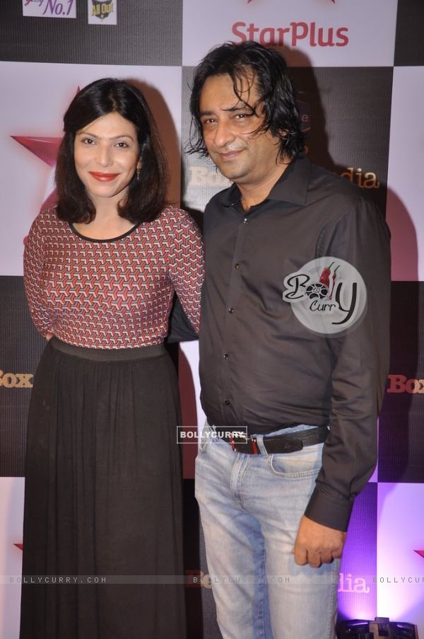 Shilpa Shukla poses with a friend at Star Box Office Awards