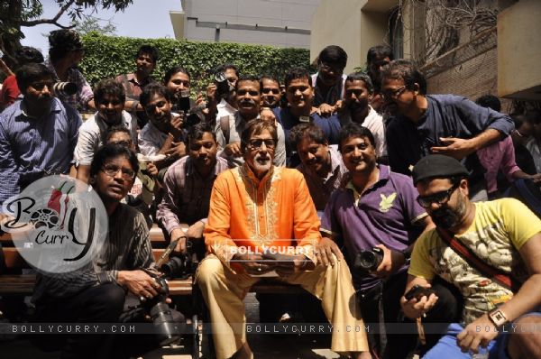 Amitabh Bachchan poses with the people of the media on his Birthday