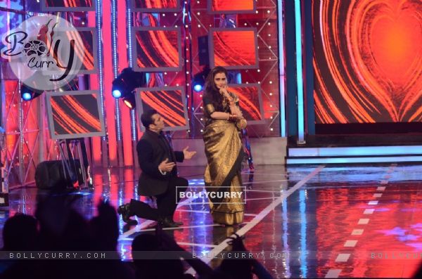 Salman Khan and Rekha perform an act on Bigg Boss 8