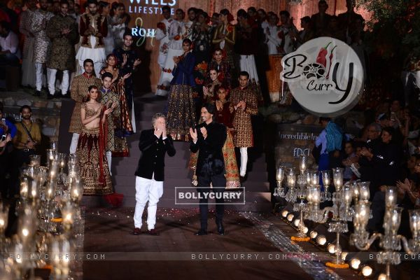 Rohit Bal's show at the Grand Finale of Wills Lifestyle India Fashion Week