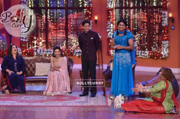 Happy New Year Team enjoying their time on Comedy Nights with Kapil (341075)