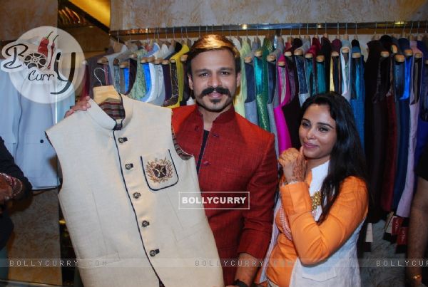 Vivek Oberoi snapped at Kirti Rathore Store Launch