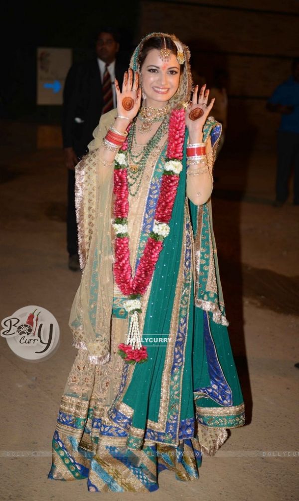 Dia Mirza shows her mehendi at her Wedding Ceremony