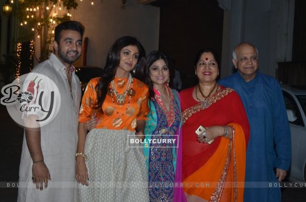 Shilpa Shetty poses with her family at the Diwali Bash