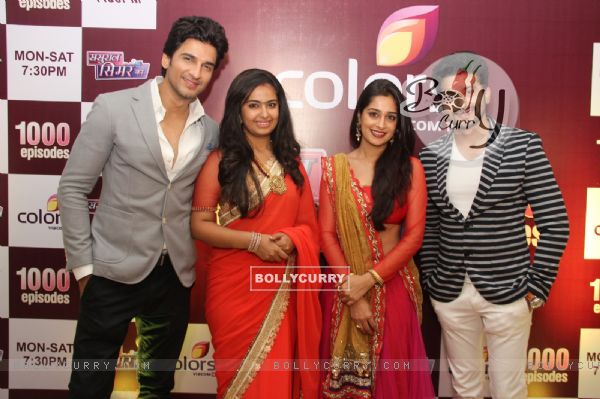 Cast of Sasural Simar Ka poses for the media at the 1000 Episode Celebration
