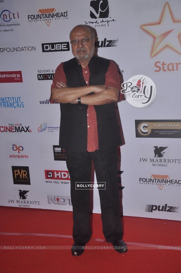 Shyam Benegal poses for the media at the Closing Ceremony of 16th MAMI Film Festival