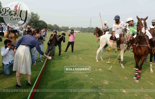 Kareena Kapoor starts the Polo Match at the Bhopal Pataudi Polo Cup 2014