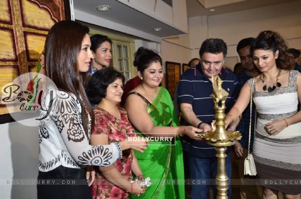 Tanishaa Mukerji and Rishi Kapoor light the lamp at a Special Art Show Preview