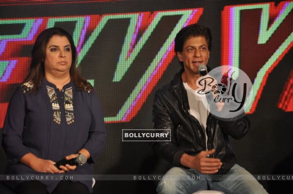 Shah Rukh Khan addressing the audience at Happy New Year Game Launch