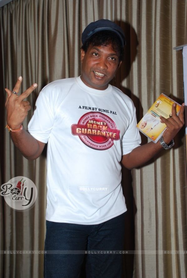 Sunil Pal poses for the media at Mohit Chauhan's Song Launch