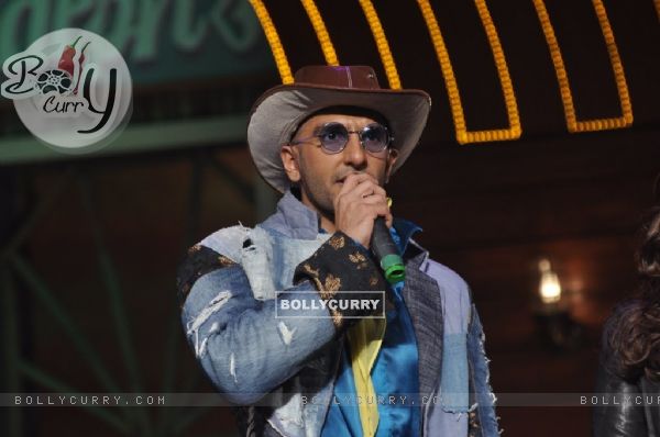 Ranveer Singh addressing the audience at the Song Launch of Kill Dil (342818)