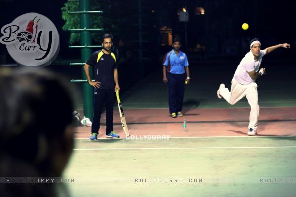 Sumeet Sachdev snapped practicing for Box Cricket League